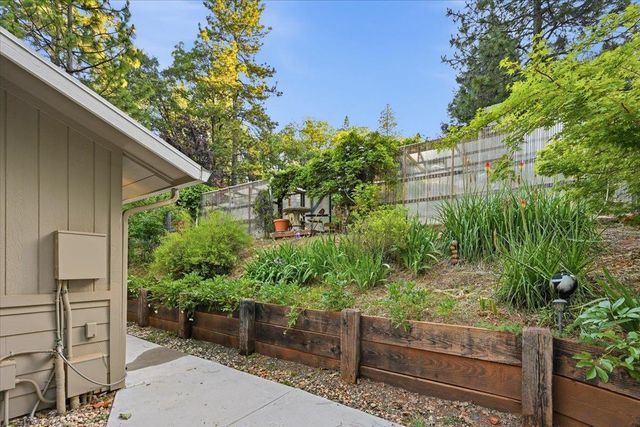 14624 Cherokee Ln, Grass Valley, CA 95945