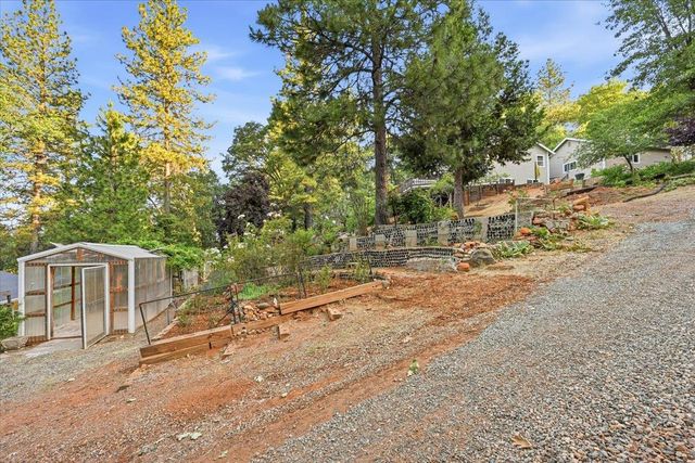 14624 Cherokee Ln, Grass Valley, CA 95945