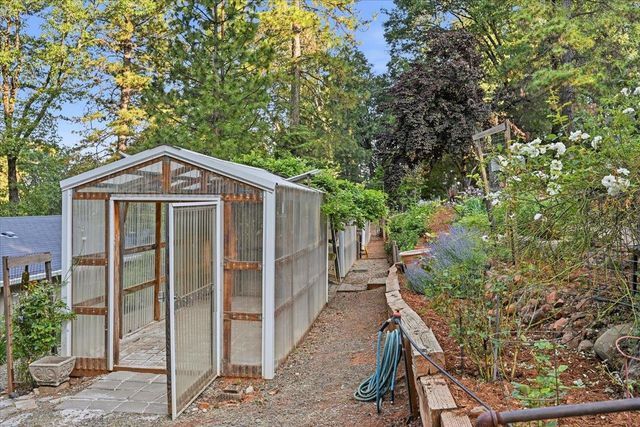 14624 Cherokee Ln, Grass Valley, CA 95945