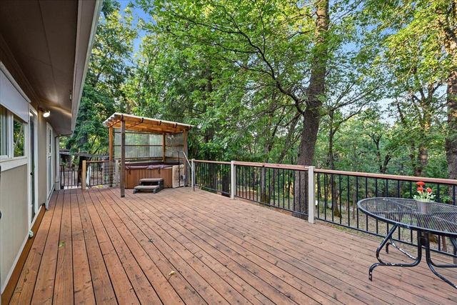 14624 Cherokee Ln, Grass Valley, CA 95945