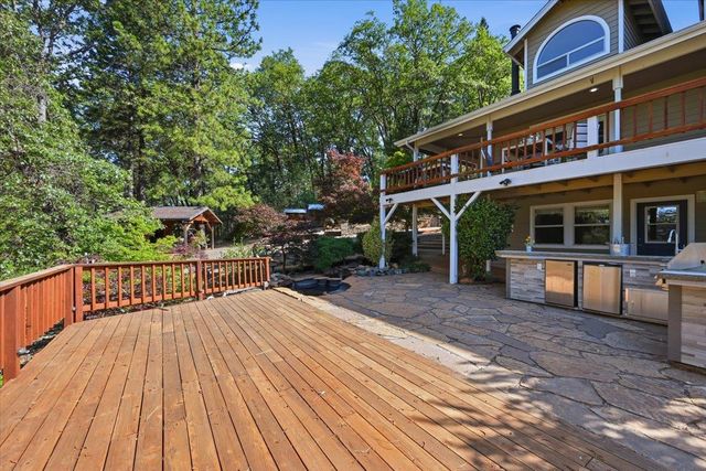 14624 Cherokee Ln, Grass Valley, CA 95945