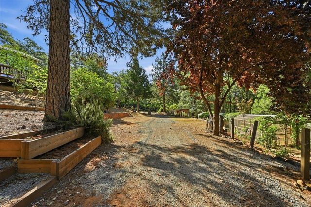 14624 Cherokee Ln, Grass Valley, CA 95945