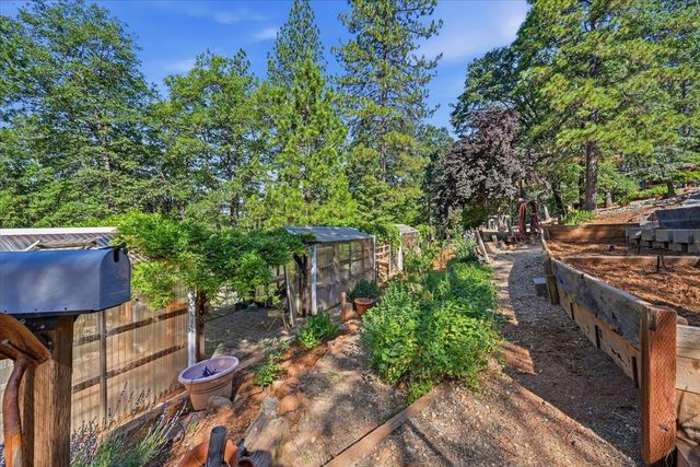 14624 Cherokee Ln, Grass Valley, CA 95945