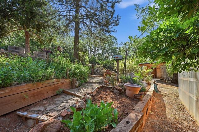 14624 Cherokee Ln, Grass Valley, CA 95945