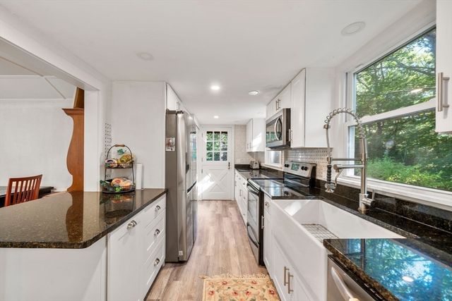 324 Sandwich St, Plymouth, MA 02360