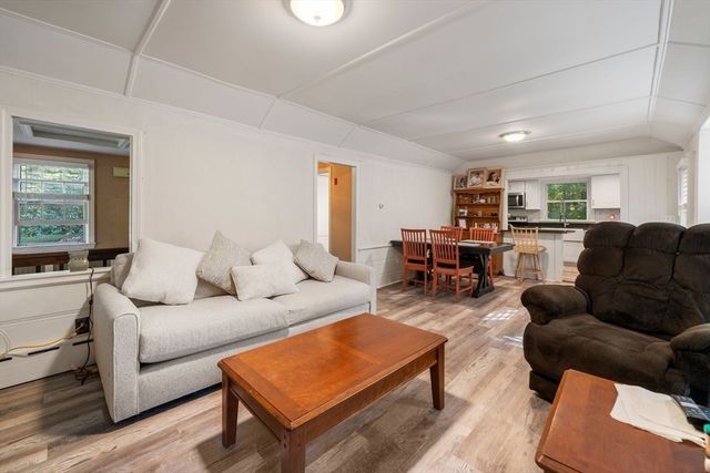 324 Sandwich St, Plymouth, MA 02360