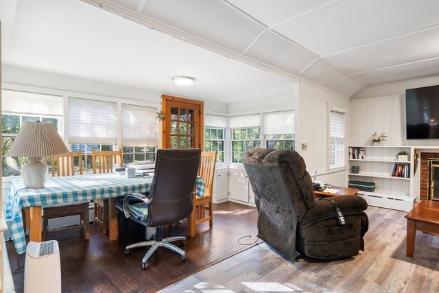 324 Sandwich St, Plymouth, MA 02360