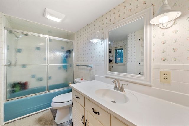 324 Sandwich St, Plymouth, MA 02360