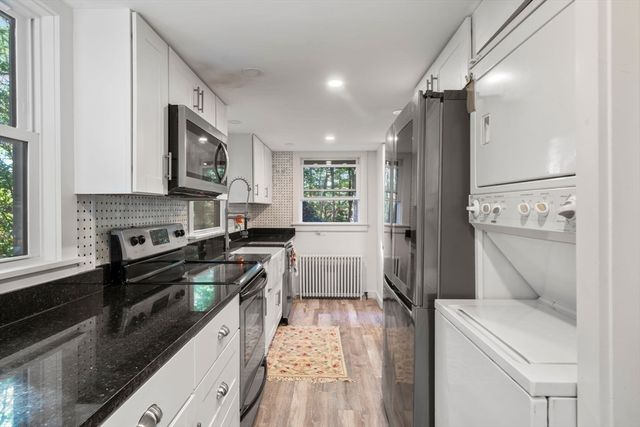 324 Sandwich St, Plymouth, MA 02360