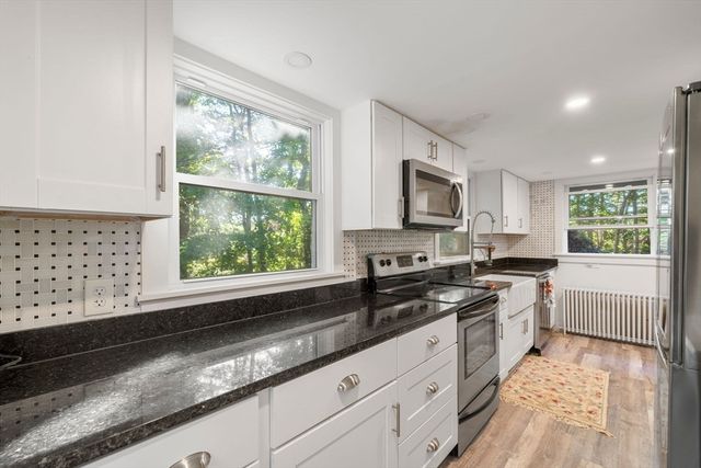 324 Sandwich St, Plymouth, MA 02360