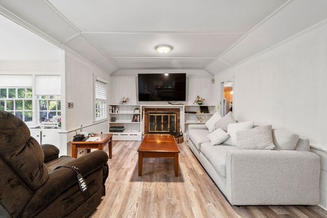 324 Sandwich St, Plymouth, MA 02360