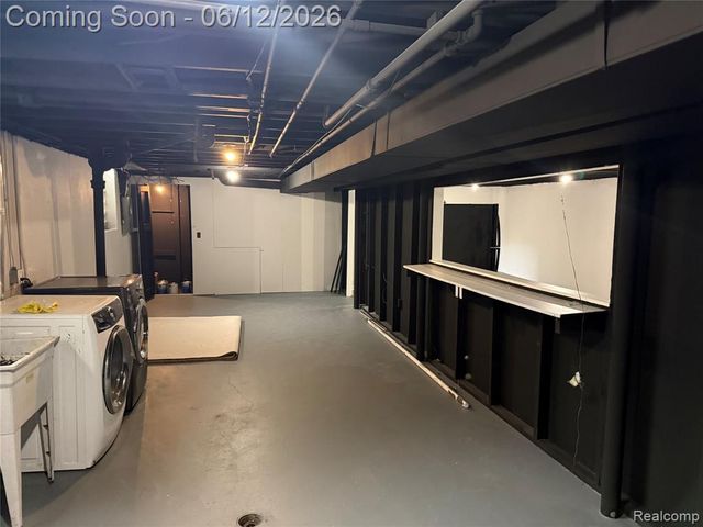 21736 Timberidge Street, Saint Clair Shores, MI 48082