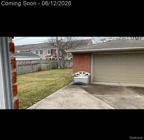 21736 Timberidge Street, Saint Clair Shores, MI 48082