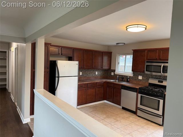 21736 Timberidge Street, Saint Clair Shores, MI 48082