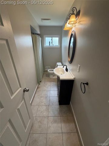 21736 Timberidge Street, Saint Clair Shores, MI 48082