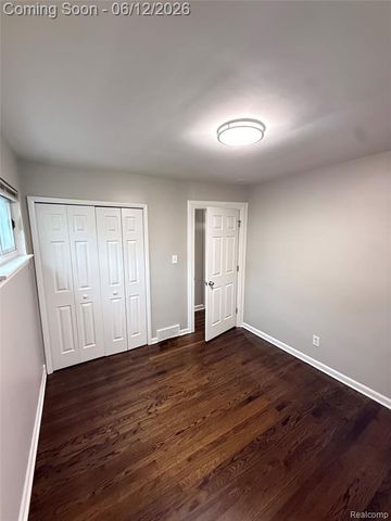 21736 Timberidge Street, Saint Clair Shores, MI 48082