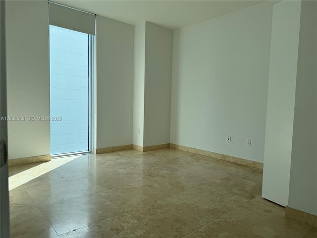 185 SW 7th St 3311, Miami, FL 33130