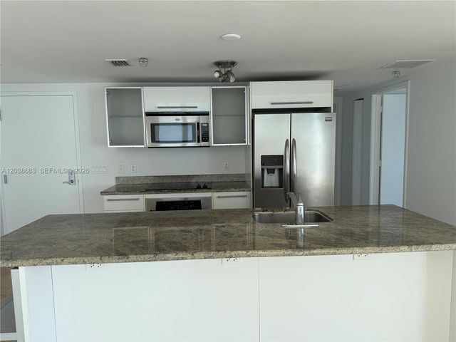 185 SW 7th St 3311, Miami, FL 33130