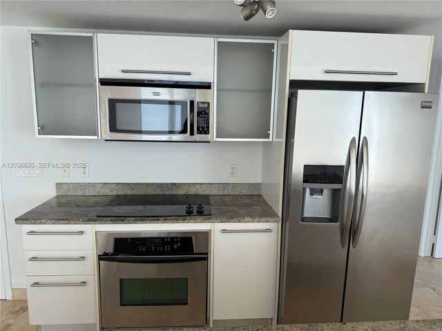 185 SW 7th St 3311, Miami, FL 33130