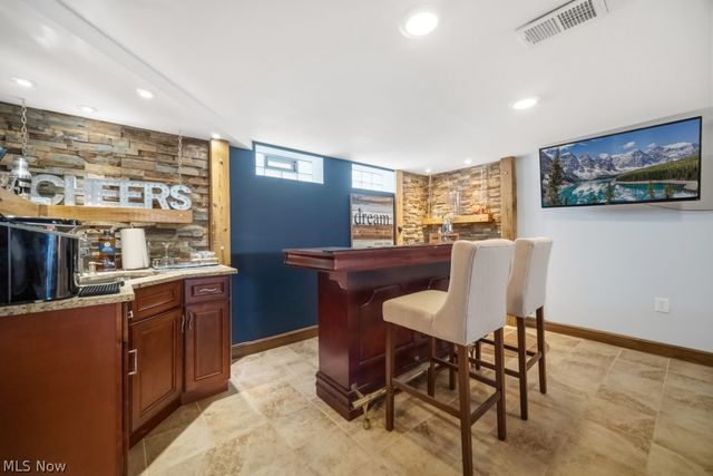 145 E Englewood Drive, Seven Hills, OH 44131