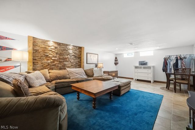 145 E Englewood Drive, Seven Hills, OH 44131