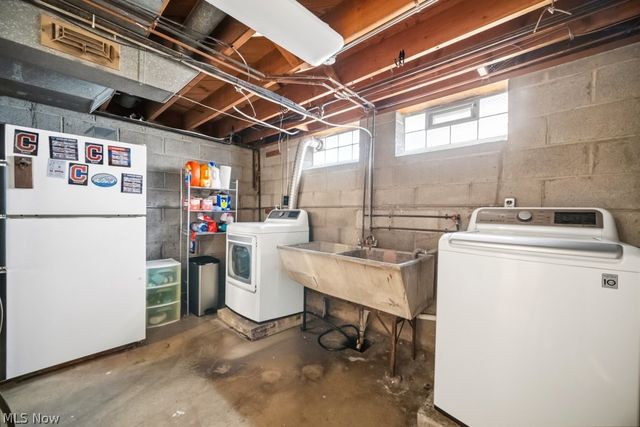 145 E Englewood Drive, Seven Hills, OH 44131