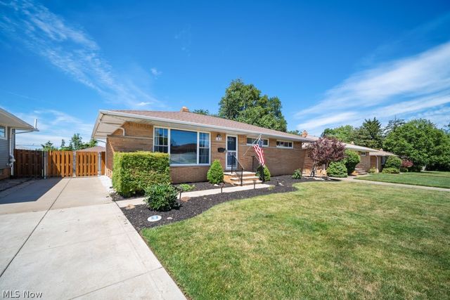 145 E Englewood Drive, Seven Hills, OH 44131