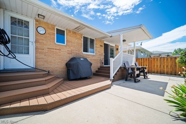 145 E Englewood Drive, Seven Hills, OH 44131
