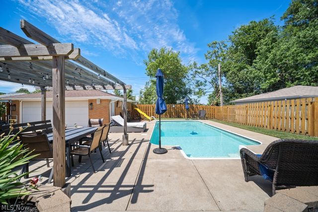 145 E Englewood Drive, Seven Hills, OH 44131