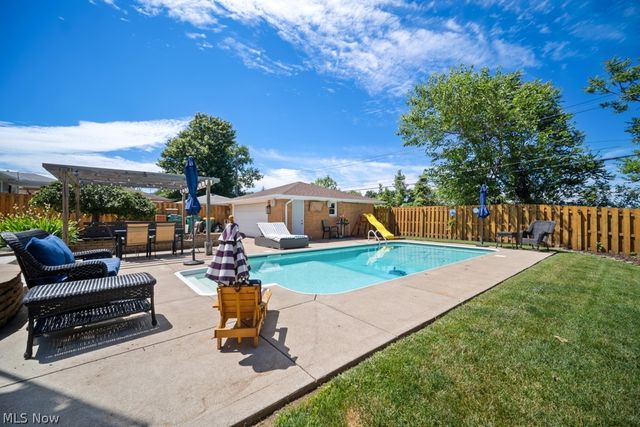 145 E Englewood Drive, Seven Hills, OH 44131