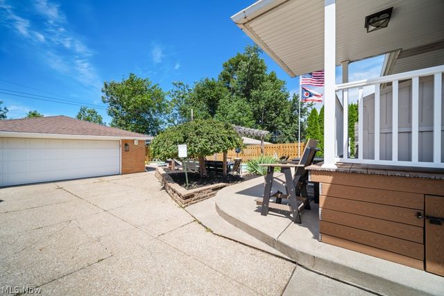 145 E Englewood Drive, Seven Hills, OH 44131