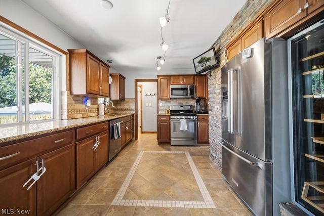 145 E Englewood Drive, Seven Hills, OH 44131