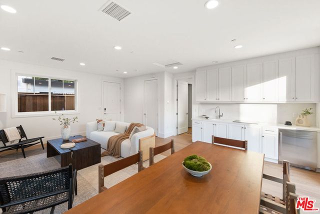 4328 Wilkinson Avenue, Studio City, CA 91604