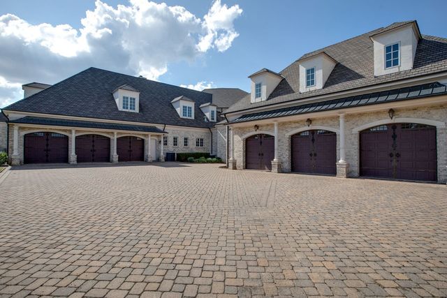 2423 Hidden River Ln, Franklin, TN 37069