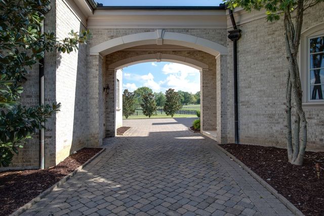 2423 Hidden River Ln, Franklin, TN 37069