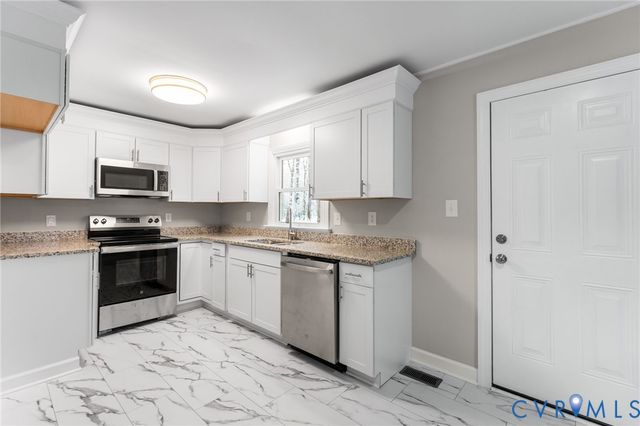 2444 Mountain View Rd, Powhatan, VA 23139