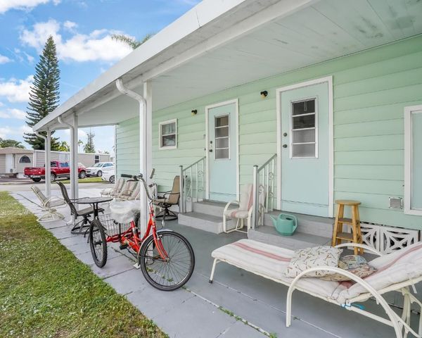 8517 SW 16th Place, Davie, FL 33324