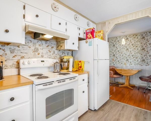 8517 SW 16th Place, Davie, FL 33324