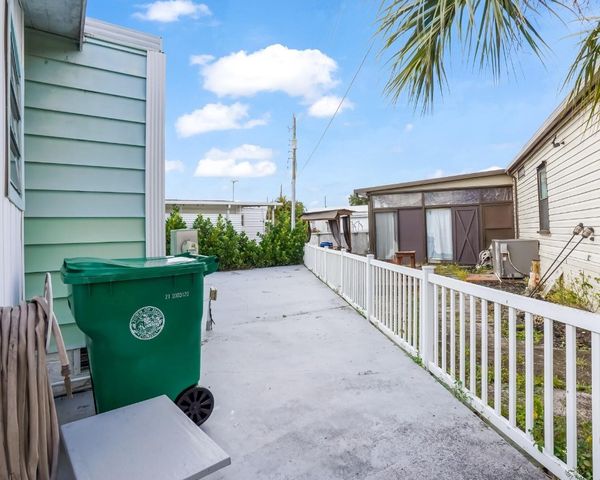 8517 SW 16th Place, Davie, FL 33324