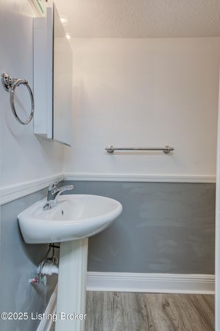 611 Cecil Ave, Louisville, KY 40211