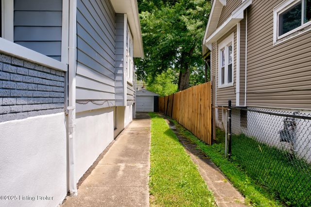 611 Cecil Ave, Louisville, KY 40211