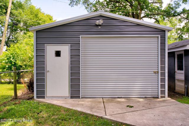 611 Cecil Ave, Louisville, KY 40211