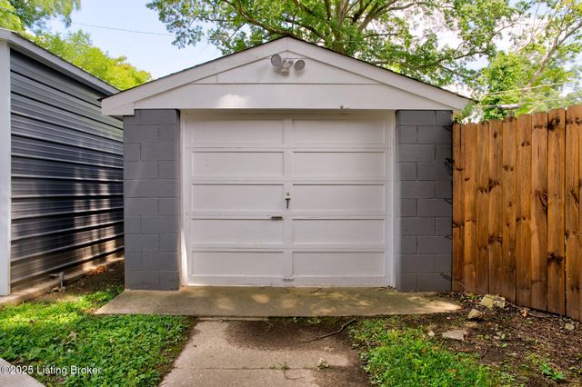 611 Cecil Ave, Louisville, KY 40211