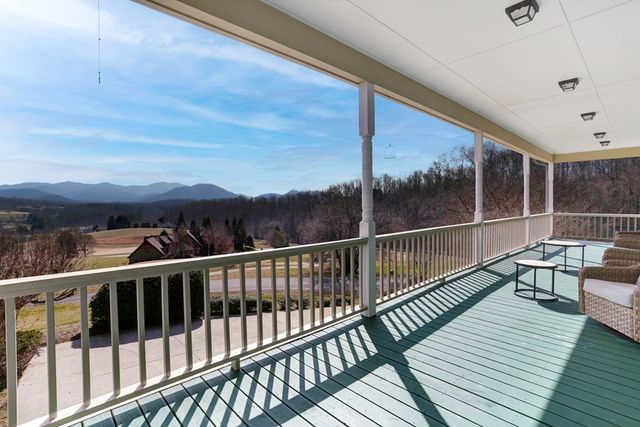 18 Foxfire Court, Hayesville, NC 28904