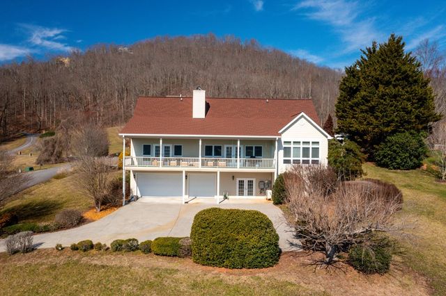 18 Foxfire Court, Hayesville, NC 28904