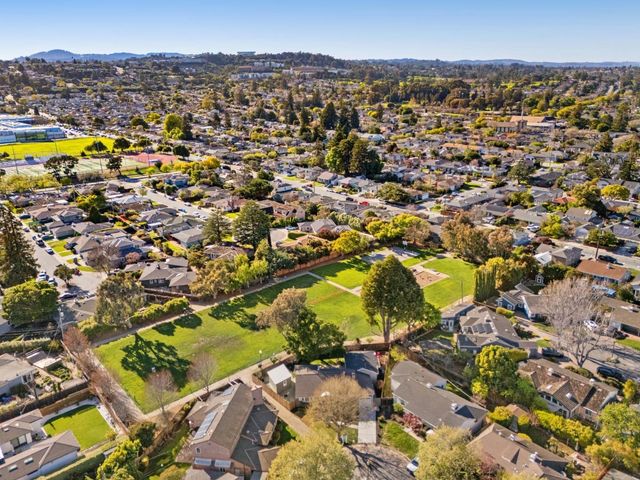 240 Briar Lane, San Mateo, CA 94403