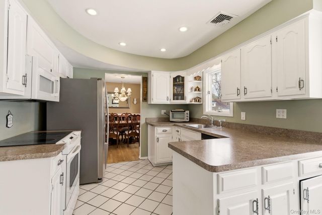 17 Soundway Drive, Rocky Point, NY 11778