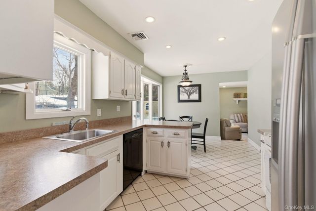 17 Soundway Drive, Rocky Point, NY 11778