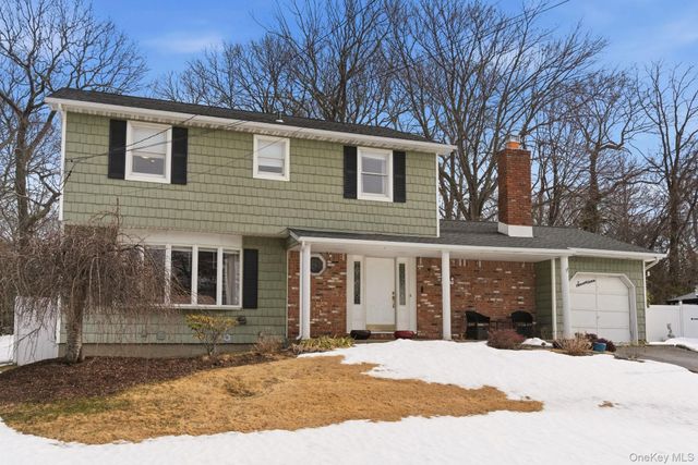 17 Soundway Drive, Rocky Point, NY 11778