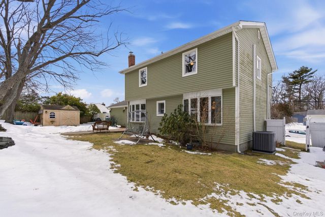 17 Soundway Drive, Rocky Point, NY 11778